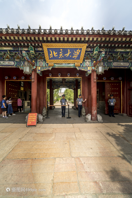 北京大學(xué)校門(mén)攝影服務(wù)全攻略 如何拍出紀(jì)念性的校園打卡照